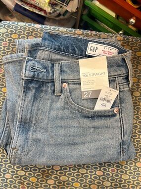 GAP Women's Straight-Leg Jeans in Light Blue Wash 27P